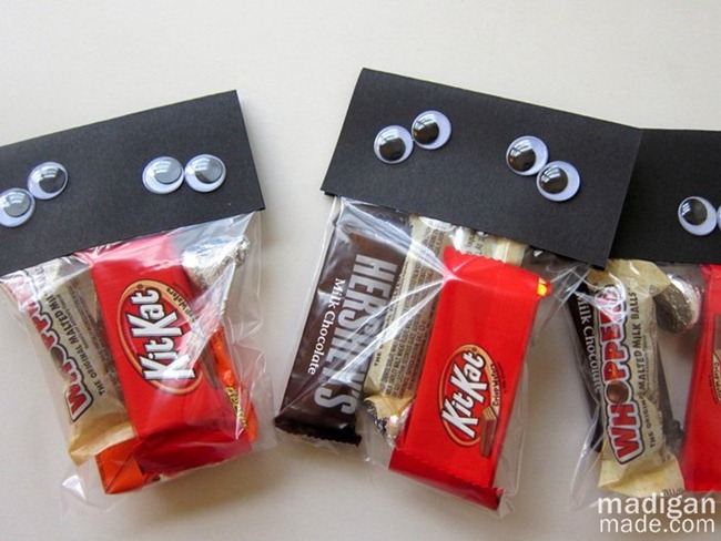 easy-halloween-treat-goody-bags-00