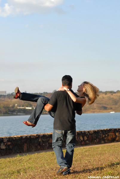 Fotos de Luciana e Bruno. Foto numero 03 do fotografo de casamento Miguel Castello, de Brasilia, DF, que faz fotos de casamento (fotografia de casamento), fotos de 15 anos (fotografia de 15 anos), fotos de modelos (ensaios para books fotograficos), fotos de gravidas (fotografia de gestantes), fotos de debutantes, fotojornalismo de casamento, fotojornalismo social e fotografia de moda em estudio. fotos casamento distrito federal brasilia de 15 anos df brasília books modelos ensaio fotografico gravidas gravida festa festas book moda vestidos foto casais para vestido noiva dia www penteados noivas
