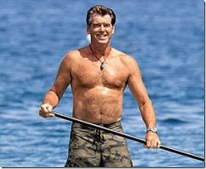 pierce_brosnan-paddle-surfing