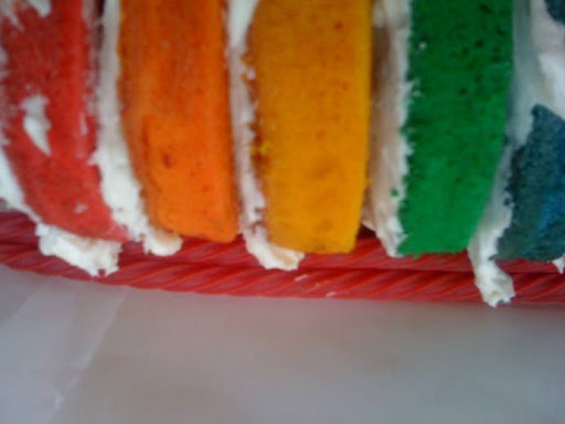 Here is a closeup of how the licorice helps hold up the layers.