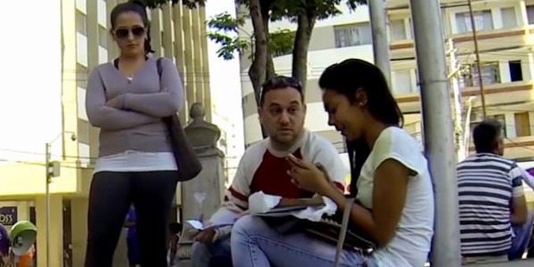Pegadinha rifando a virgindade Pegadinha rifando a virgindade