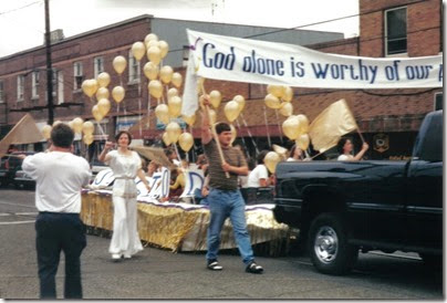 09 Church Float in the Rainier Days in the Park Parade on July 8, 2000