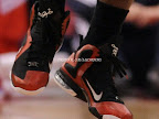 LeBron Debuts Red/Black LBJ9 PE in Heats Second OT Loss lebron james nba 120111 mia at lac 04 LeBron Debuts Red/Black LBJ9 PE in Heats Second OT Loss