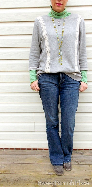 sweatshirt with boot cut jeans and sperrys5