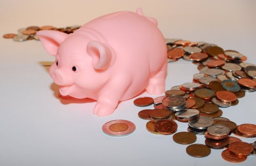 [piggy%2520bank%2520with%2520trail%2520of%2520coins%2520500x325%2520file000739624389%255B3%255D.jpg]