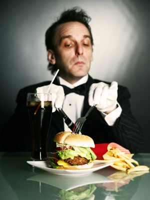 [esq-gentleman-eating-burger-1009-lg%255B3%255D.jpg]