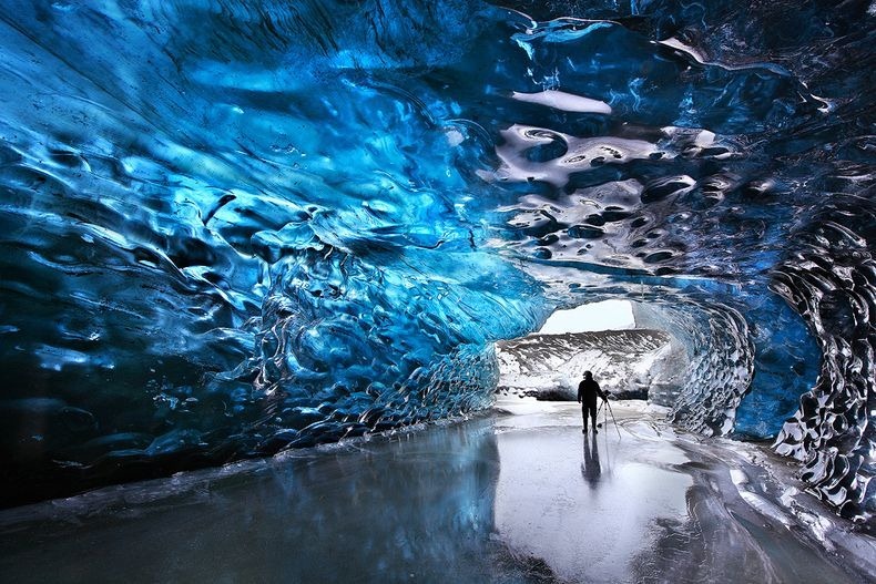 Skaftafell-ice-cave-1