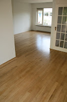 Parketvloer 3x gelakt.