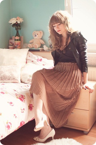 light-brown-sheer-pleated-lookbook-store-skirt-black-h-m-intimate_400