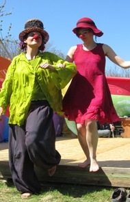 Clowninnen im Filzlook