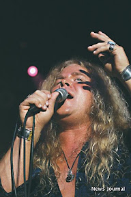 Robert Plant guy up close 2x.jpg