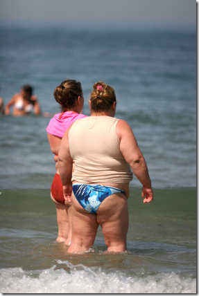 Assombraciones en un foro - Página 5 Fat-women-at-beach_thumb