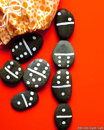 It's a craft and a game that your kids can play the entire summer. Learn how to make the dominoes: http://www.marthastewart.com/photogallery/rock-crafts#slide_2