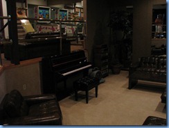 8184 Graceland, Memphis, Tennessee - Racquetball Building lounge -August 16, 1977, Elvis played this piano and sang Blue Eyes Crying In the Rain. It was his last musical performance 8184 Graceland, Memphis, Tennessee - Racquetball Building lounge -August 16, 1977, Elvis played this piano and sang Blue Eyes Crying In the Rain. It was his last musical performance