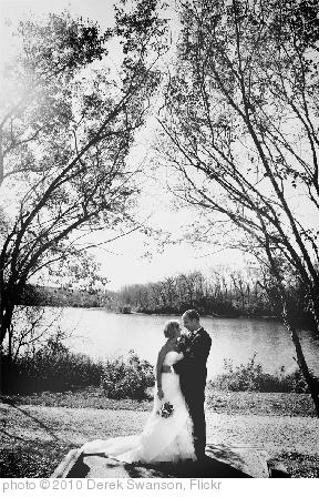 'Wedding Black & White' photo (c) 2010, Derek Swanson - license: http://creativecommons.org/licenses/by/2.0/