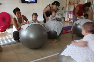  יוגה לאמהות ותינוקות
