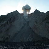 Batu Tara erupting (Nick Hughes, October 2010) Batu Tara erupting (Nick Hughes, October 2010)