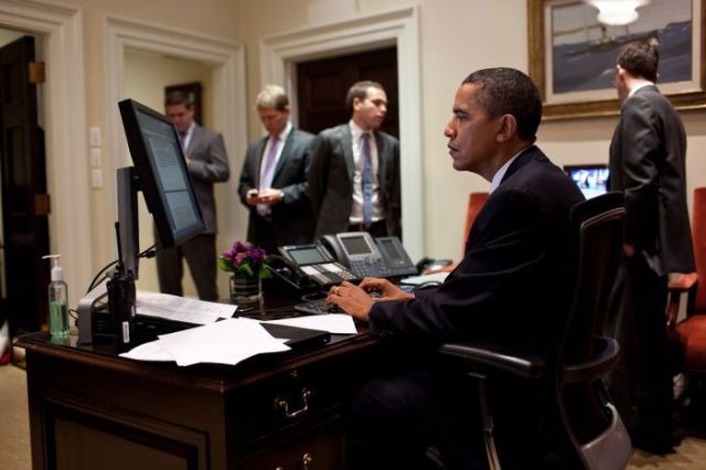 [obama-checking-your-emails-15%255B2%255D.jpg]