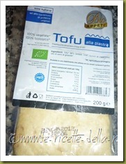 Crostini con tofu alla piastra, basilico e cipolline in agrodolce (1)