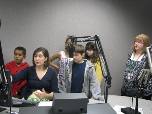 Rountree students watch as KSMU's Missy Shelton explains the audio editing process.