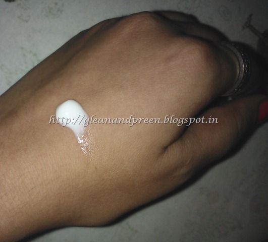 [THE%2520BODY%2520SHOP%2527s%2520Almond%2520Hand%2520And%2520Nail%2520Creme%2520-%2520Swatch%255B2%255D.jpg]