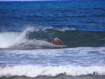 Pro surfer, unfortunately the waves were small IMAGE_393.jpg