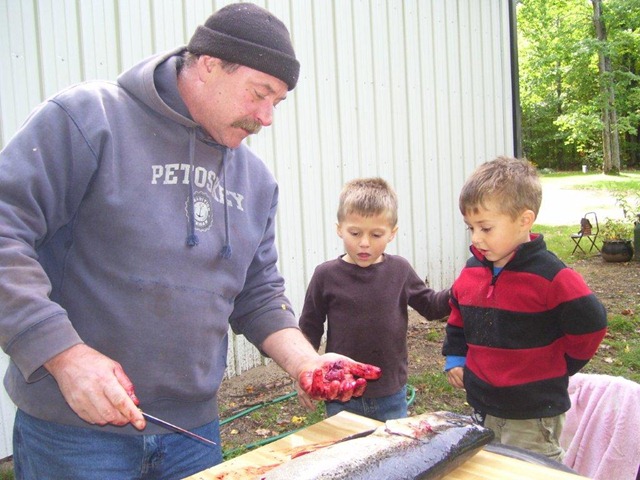 [cleaning%2520salmon%252C%2520the%2520heart%255B3%255D.jpg]