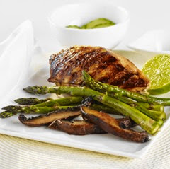 GrilledAsianChickenBreastswithAsparagusandPortobelloMushrooms