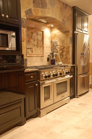 [BlackcabinetsStonearchStainlessrange.jpg]
