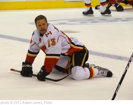 'Olli Jokinen - Calgary Flames Player - Staples Center - Los Angeles, CA - USA' photo (c) 2012, Adam Jones - license: http://creativecommons.org/licenses/by-sa/2.0/