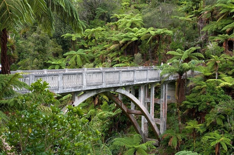 “Bridge to Nowhere” in Whanganui National Park, New Zealand Amusing