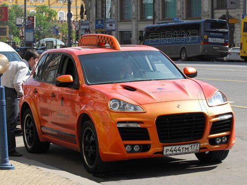 Taxi in Dubai: MW 745, Mercedes-Benz 600, Mercedes-Benz E240 Wagon, Porsche Cayenne, Porsche GTS, Toyota RAV4, Lamborghini