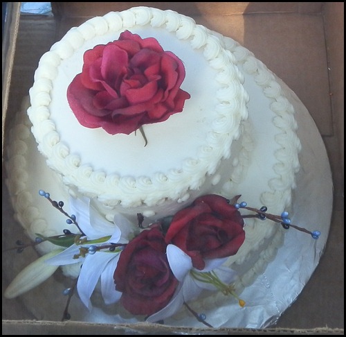 wedding cake in box