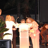 Entrega de detalles a las personas que han participado en el Homenaje