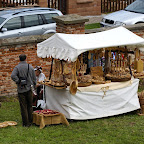 trhovci na zámecké zahradě.jpg