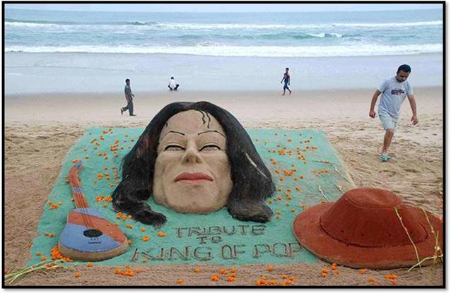 Statues of Lord Ganesha, Budha , Jesus and many more made up of Sand