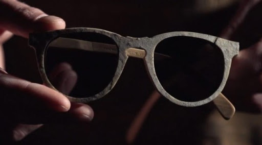 gafas de piedra y madera