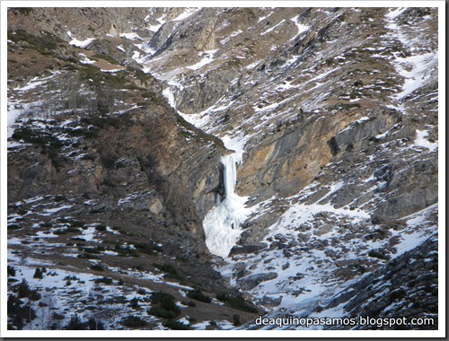 Cascada de Hielo Supernova 40m WI5  90º-95º (La Ripera, Pirineos) (Isra) 8106