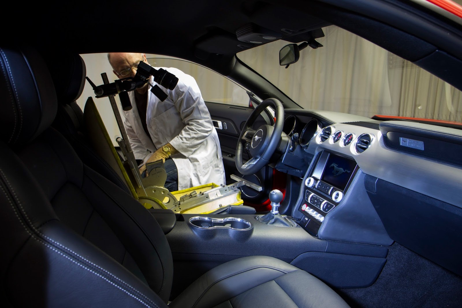 [Ford-2015-Mustang-Lab-Lights-7%255B2%255D.jpg]