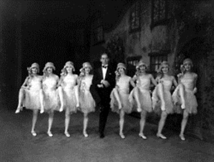 1926 – Chorus Girls back Claude Hulbert in the musical comedy ‘Sunny’