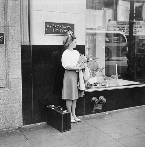 [Hollywood_Woman_With_Suitcase_1942%255B3%255D.jpg]