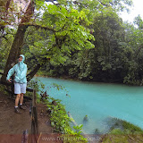Lagoa do Rio Celeste - Rio Celeste - Costa Rica ( capinha de chuva combinando com o rio)