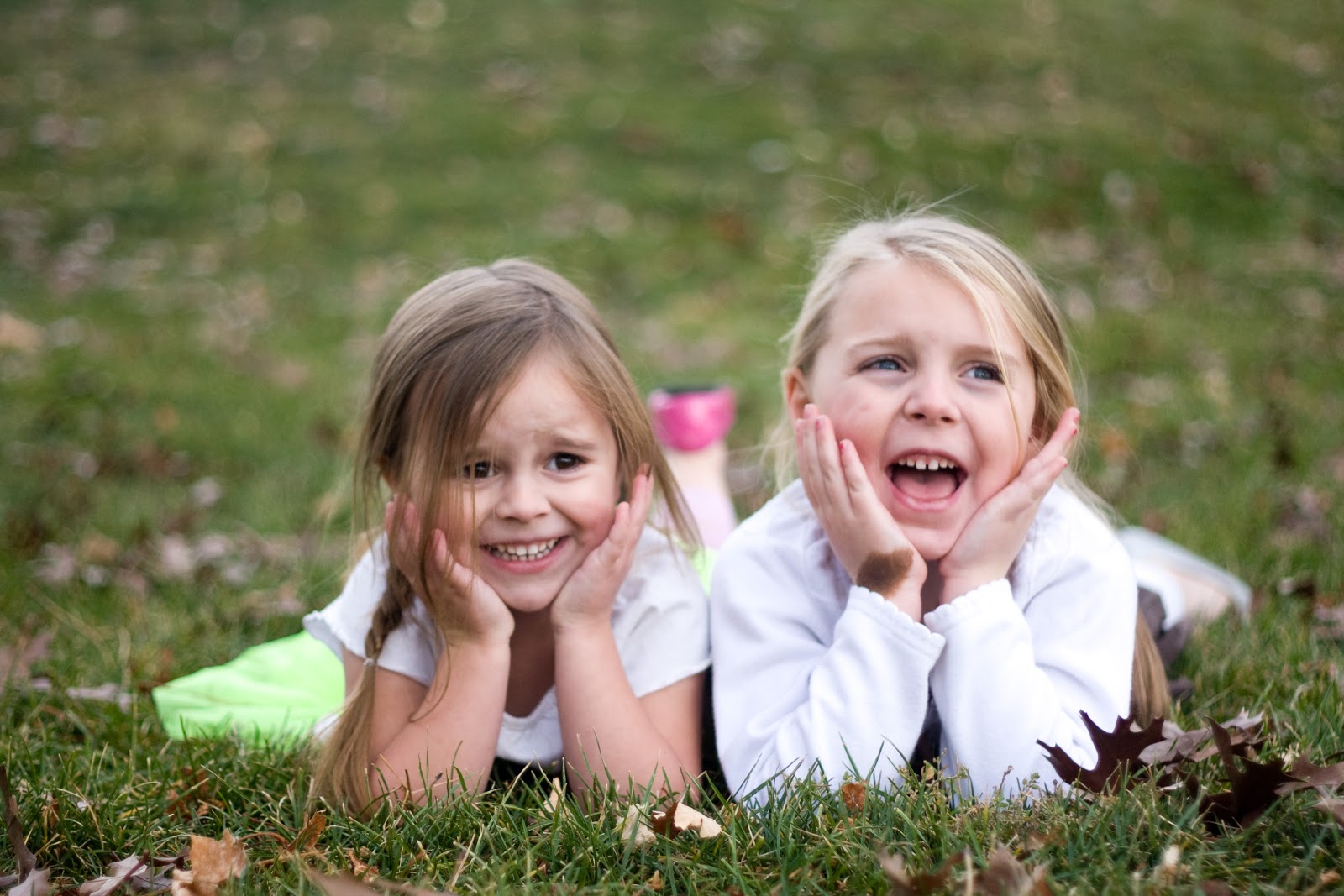 [11.19.12%2520park%2520soph%2520tess%2520grass%255B4%255D.jpg]