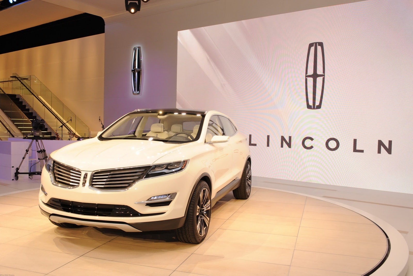 [Lincoln-MKC-11%255B2%255D.jpg]