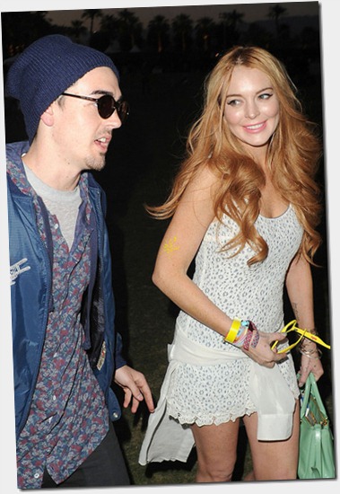 Lindsay Lohan smiles spotted yet another mystery boOxeJ7uIdAl
