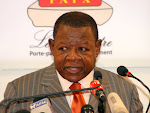 Lambert Mende, Ministre de l'Information, Communications et Médias lors d'une Conférence de Presse à Kinshasa, le 03/01/2012. Radio Okapi/Ph. Aimé-NZINGA