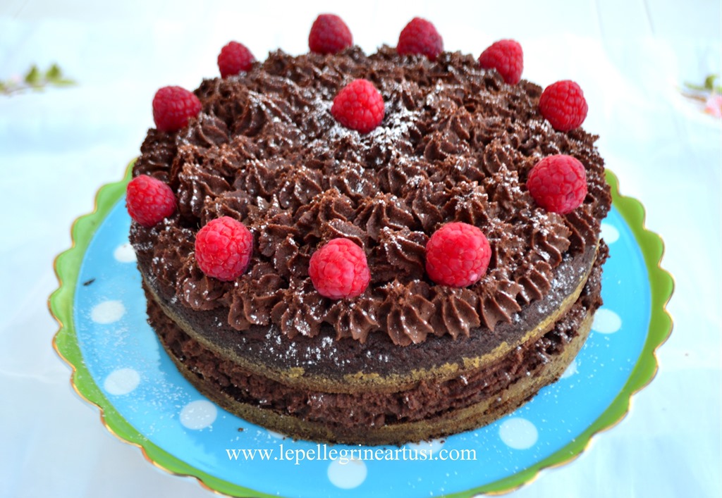 [Torta-alla-crema-di-nocciole8.jpg]