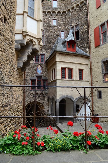 [Burg-Eltz-294.jpg]