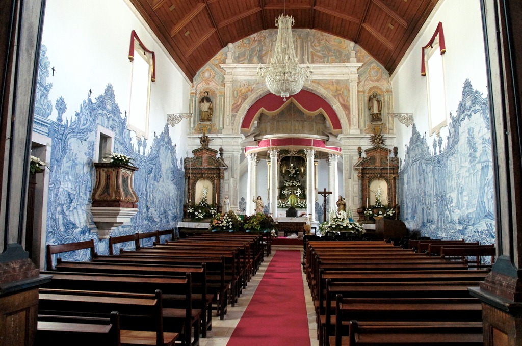 [Gl%25C3%25B3ria%2520Ishizaka%2520-%2520Tocha%2520-%2520Igreja%2520-%2520interior%255B4%255D.jpg]