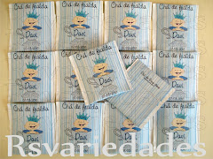 Sachê de chá
    : R$2,00 unid (min.30 unids).
    : Cento= R$180,00.
    : Sabores camomila, erva-cidreira ou chá preto.
    : Pode-se optar na escolha de mais de um sabor (min. 20 unids por sabor).
    : Personalização feita através de etiqueta personalizada e não por impressão na embalagem. O sachê já vem com o saquinho dentro.
    : Criamos uma etiqueta personalizada que colamos por cima de um sachê comum que encontramos no supermercado do tipo que já vem lacradinho na lateral. 
    : Assim o conteúdo fica preservado.